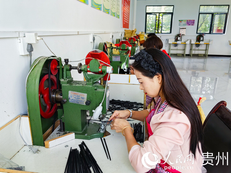 安順市平壩區安平街道同心小區樓下的“安心工坊”。人民網 王秀芳攝