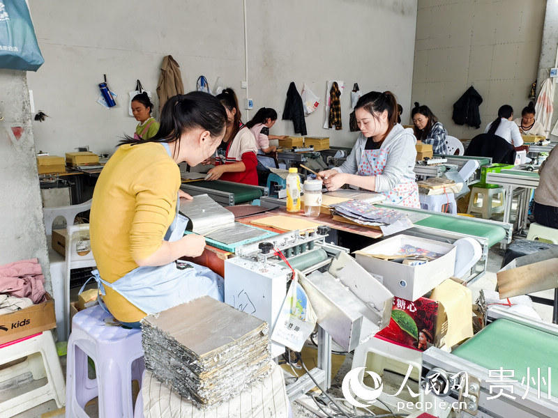 時興萍創辦的磨錫紙“安心工坊”。人民網 王秀芳攝