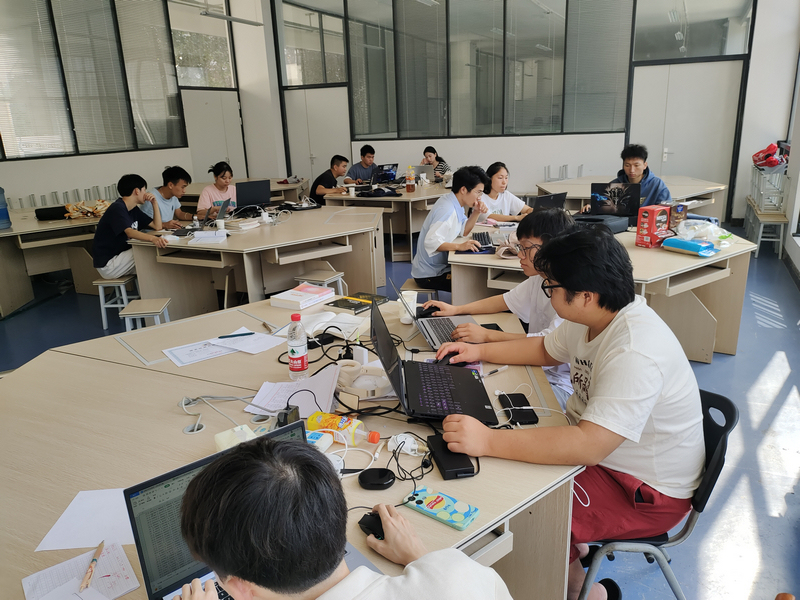 1貴州交通職業(yè)技術(shù)學(xué)院團(tuán)隊(duì)培訓(xùn)參賽場(chǎng)景。貴州交通職業(yè)技術(shù)學(xué)院供圖