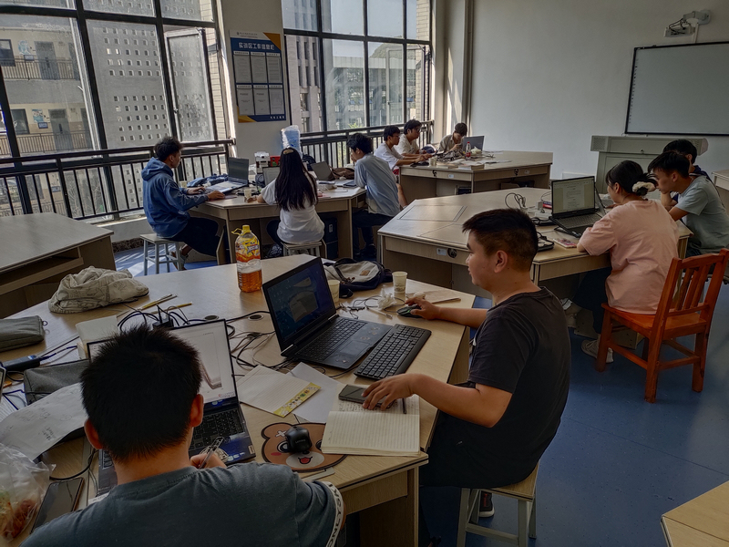 貴州交通職業(yè)技術(shù)學(xué)院團(tuán)隊(duì)培訓(xùn)參賽場(chǎng)景。貴州交通職業(yè)技術(shù)學(xué)院供圖