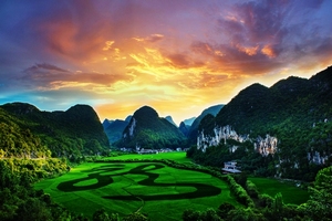 國家5A級景區——龍宮喀斯特地貌形態展示最為集中全面的景區，被譽為“天下喀斯特，盡在龍宮”。