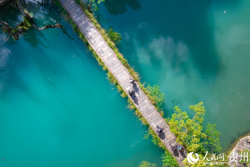航拍景區內的七孔古石橋。人民網記者 涂敏攝
