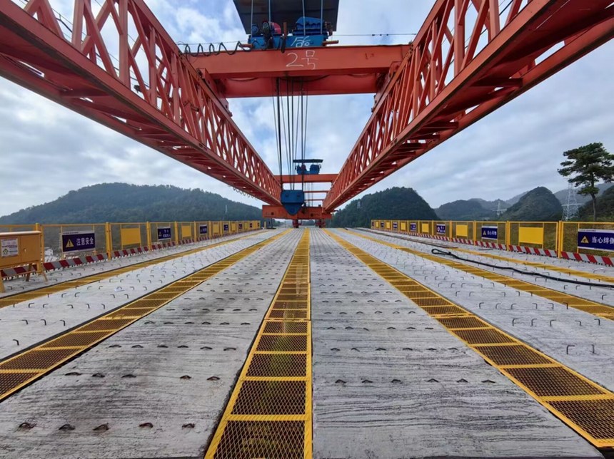 橋面系安全防護設施。貴州貴平高速公路有限公司供圖