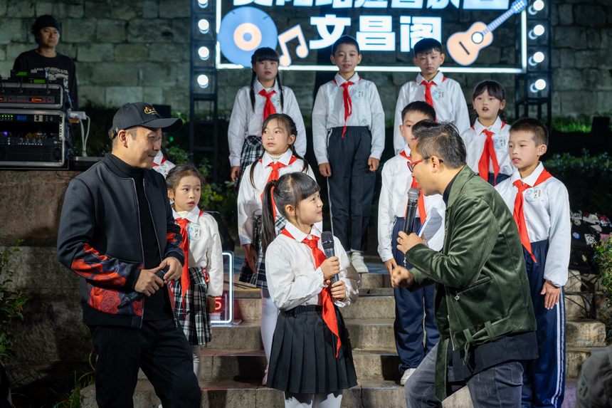 王果兒與主持人互動。李儒鑫攝