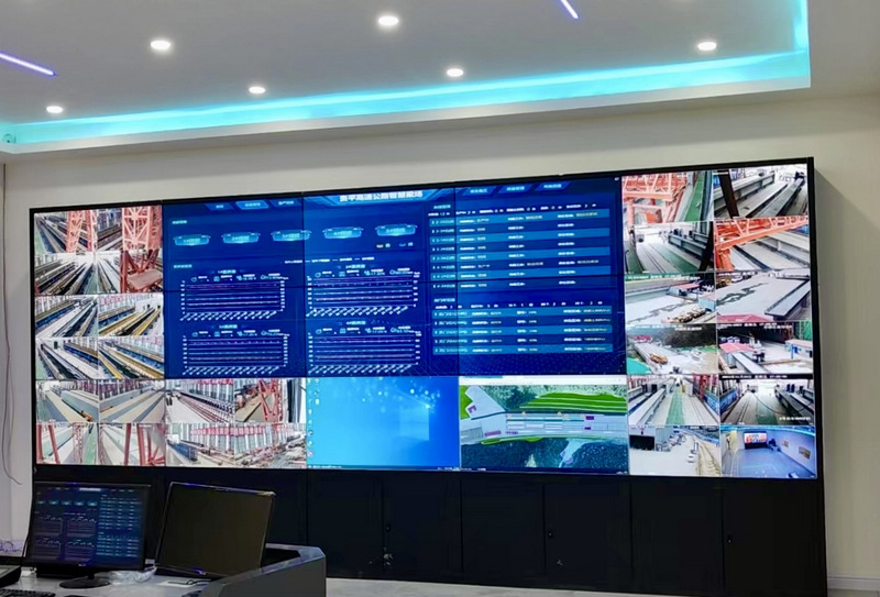 智慧監控指揮中心。貴平高速12標段供圖