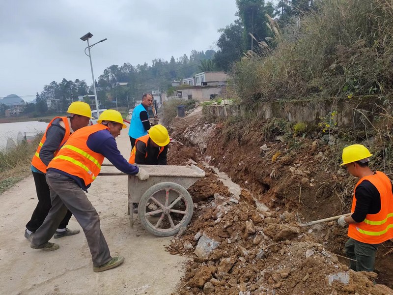 衛城鎮金旗村城鄉供水一體化工程施工現場。（林海 攝）.jpg