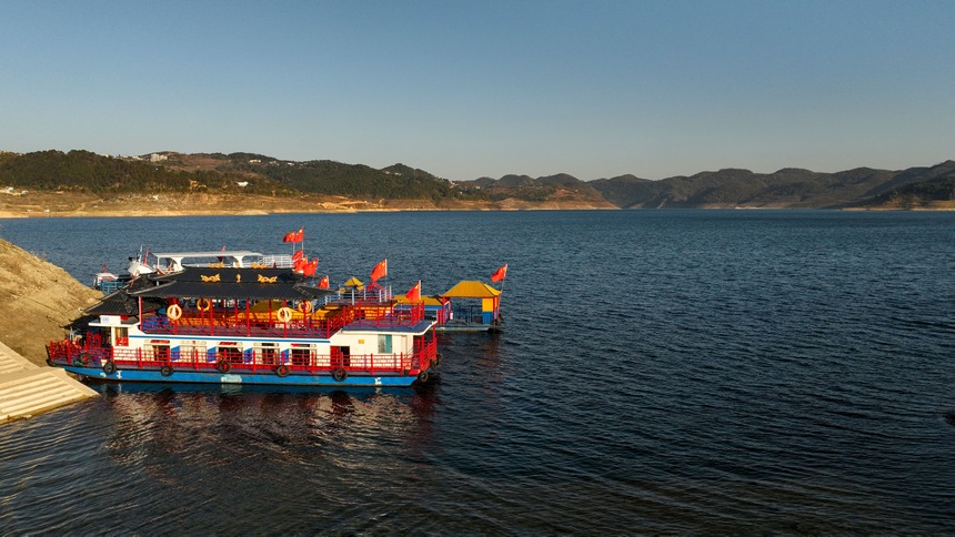 支嘎阿魯湖風光（無人機照片）。