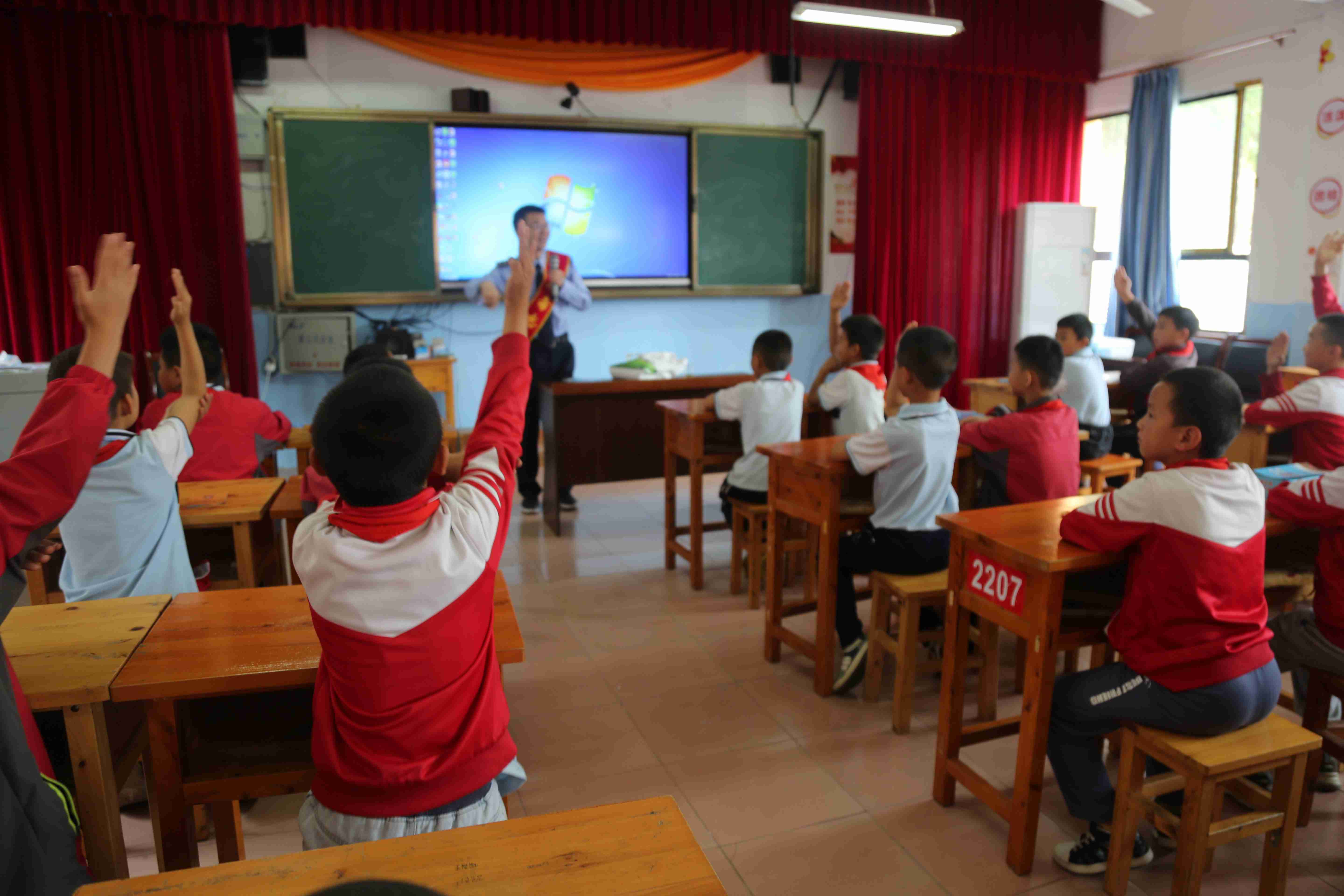 1.稅法宣傳走進(jìn)校園。老城稅務(wù)分局供圖