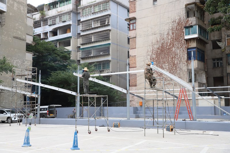 云巖區(qū)瑞金北路環(huán)西小學(xué)旁新建的停車(chē)場(chǎng)，新增了充電樁。