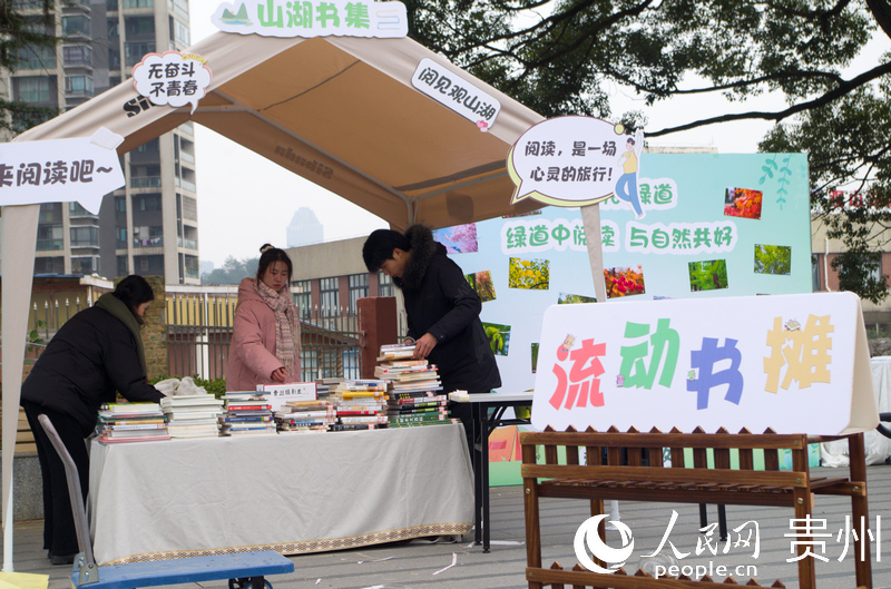 插圖4 在綠道開展“山湖書集”閱讀共享系列活動。人民網 龍章榆攝