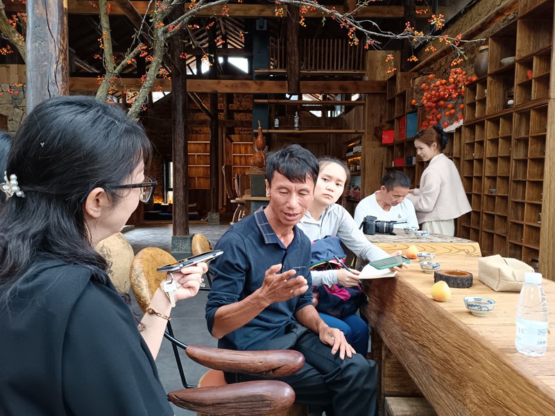 3、同村干部交流。