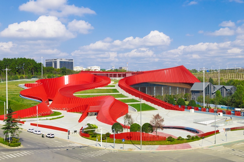 紅飄帶全景（紅飄帶供圖）