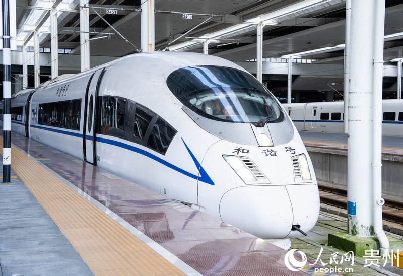 貴南高鐵正式開通運營。人民網 陽茜攝