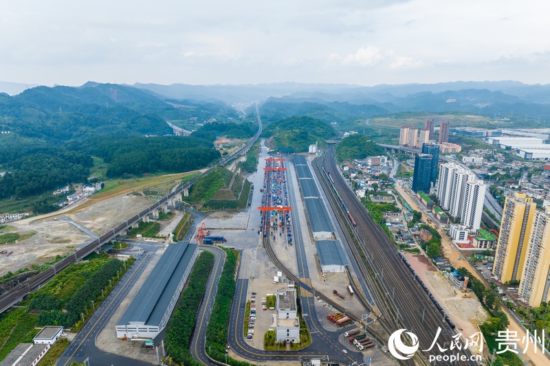 航拍貴陽國際陸港。人民網記者 涂敏攝