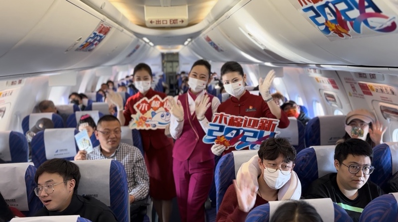 開展“木棉迎新”主題航班活動。南航貴州供圖