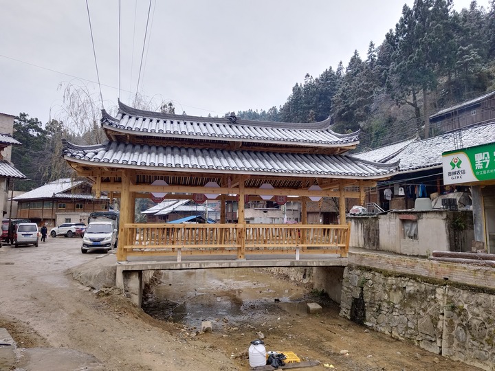 為村里興修基礎設施。貴旅集團供圖