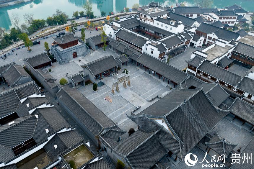 航拍中南門古城。人民網(wǎng)記者 涂敏攝