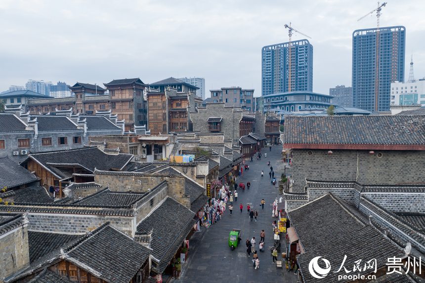 航拍中南門古城。人民網記者 涂敏攝