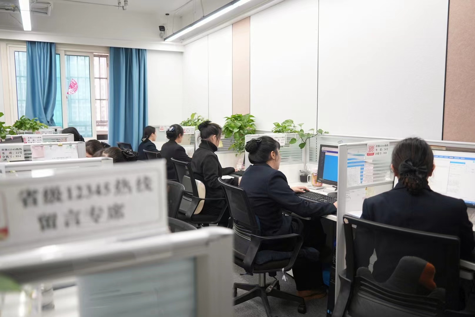 貴州省級12345熱線轉辦平臺。人民網 龍章榆攝