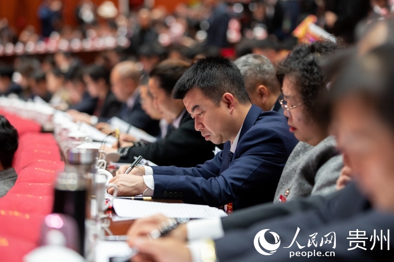 與會人員認真作筆記。