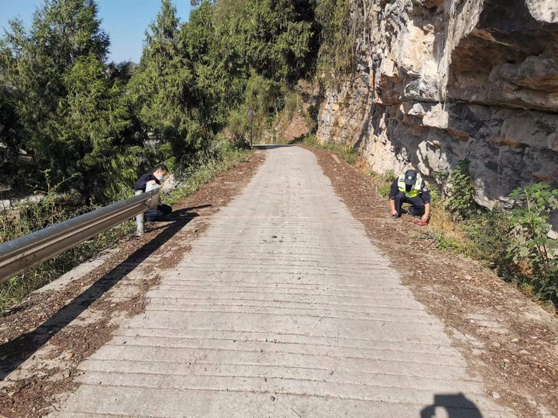 鑒定中心人員聯合公安機關到事故現場開展技術鑒定。貴州警察學院司法鑒定中心供圖