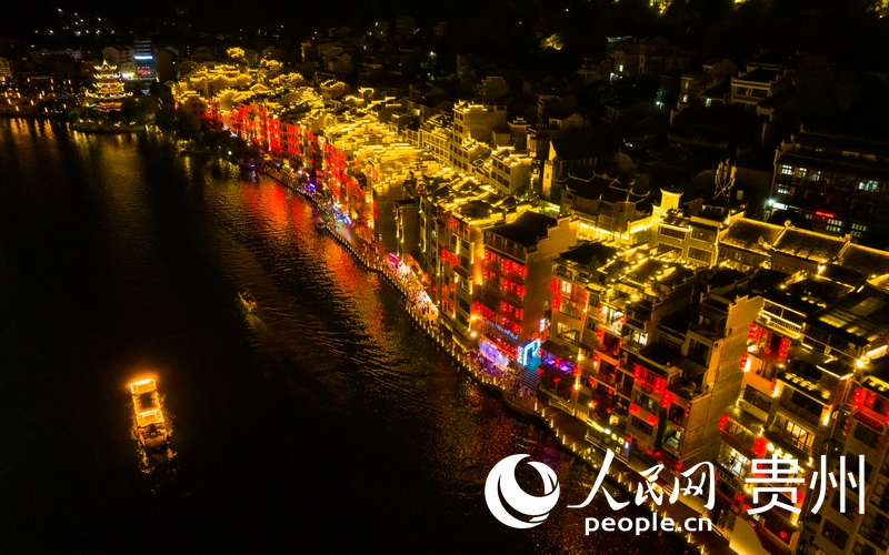 貴州鎮(zhèn)遠古城夜景。 人民網(wǎng) 陽茜攝