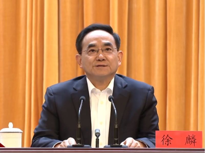 11月16日，省委書記、省人大常委會主任徐麟到貴州大學講授思想政治理論課，寄語廣大貴州青年要勇做走在時代前列的奮進者、開拓者、奉獻者，在譜寫中國式現(xiàn)代化貴州實踐新篇章中貢獻青春力量。