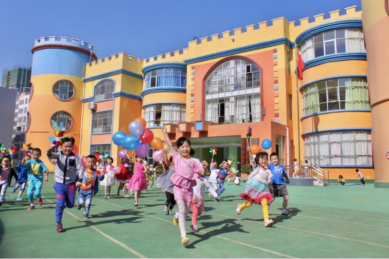 2023年6月，全省14個縣接受國家實地督導評估，國家評估組給予了“貴州學前教育普及普惠程度高，政府保障到位，辦園條件較好，教師隊伍較強，辦園質(zhì)量較高”的充分肯定。貴州省教育廳在全國督導評估工作推進會上作經(jīng)驗交流發(fā)言。