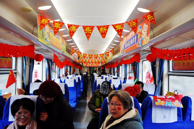 列車上年味十足。楊道軍 攝