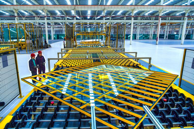 黔玻永太玻璃生產車間。