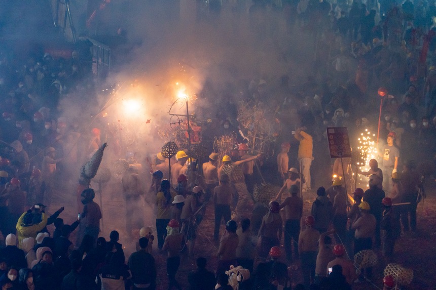 德江“炸龍”慶元宵現(xiàn)場。彭興健攝