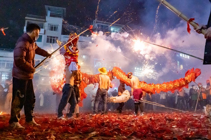 德江“炸龍”慶元宵現場。彭興健攝