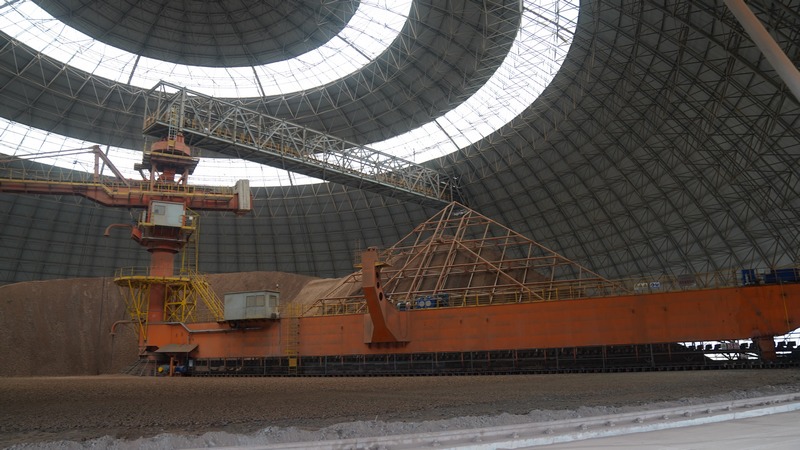 圖為 取料機(jī)正在取料 王光敏 攝.JPG