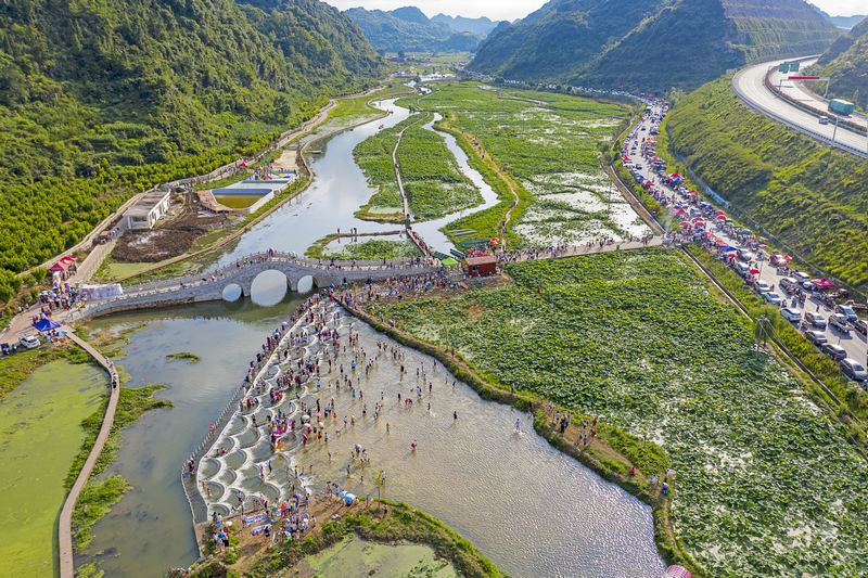 2 安順經開區十里荷廊。  陳忠貴攝.jpg