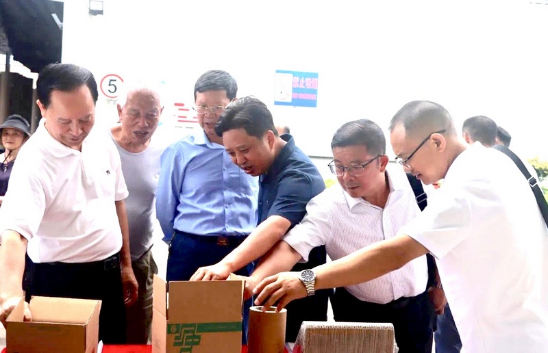 2023年7月5日，組織23名州直單位廳級離退休干部赴貴州鵬昇（集團）紙業有限責任公司參觀考察學習。