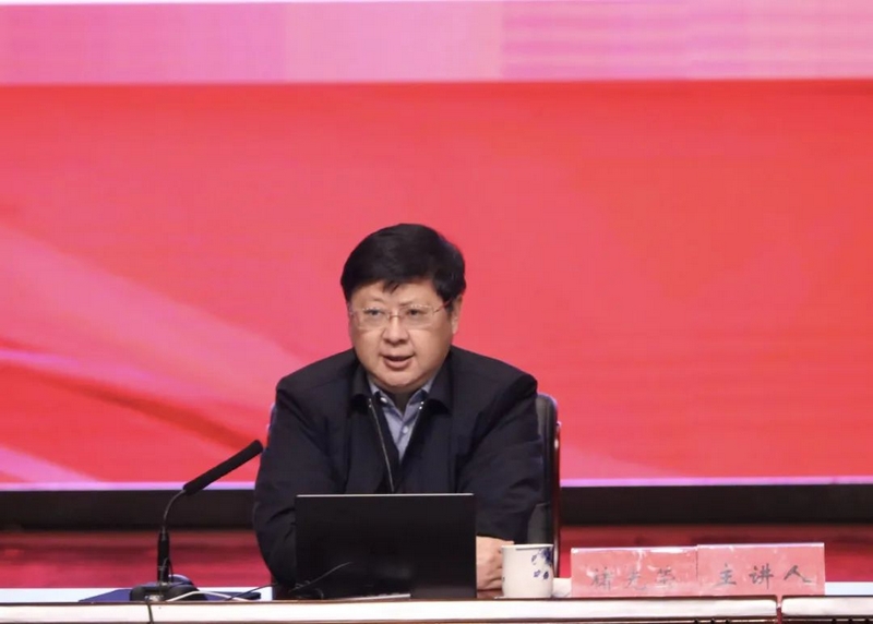 貴州民族大學(xué)黨委書記褚光榮教授授課。