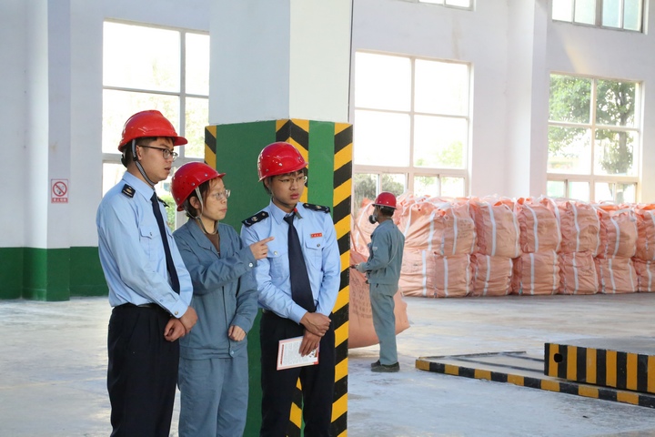 “稅務藍”助力企業(yè)描繪“綠色”畫卷。