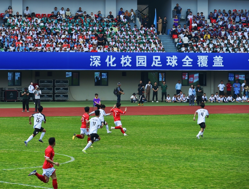 友誼賽的精彩瞬間。康瑜攝