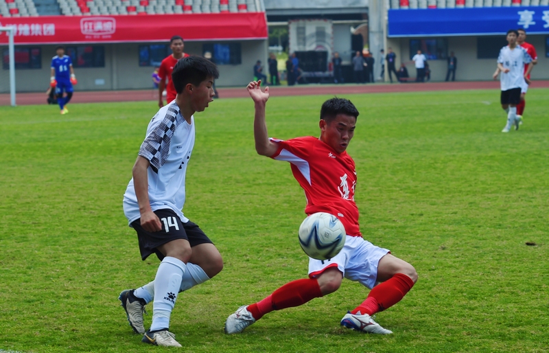 友誼賽的精彩瞬間。康瑜攝