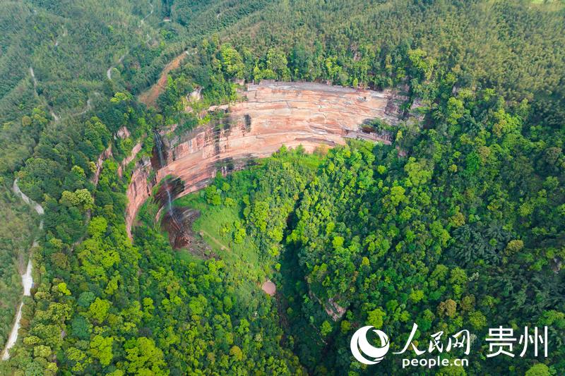 航拍赤水丹霞佛光巖景區。人民網記者 涂敏攝