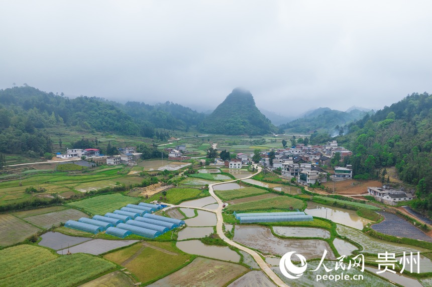 航拍貴州省黔南州獨山縣玉水鎮溫泉村。人民網記者 涂敏攝