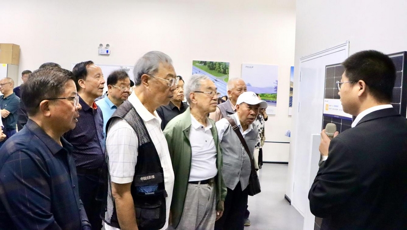 貴州長通威寧新能源有限公司有關負責同志作講解。