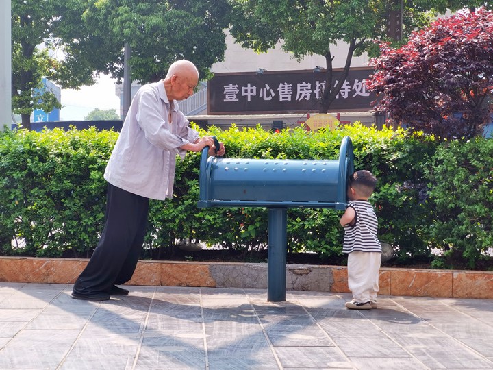 市政設施“微更新” 群眾生活更舒心。