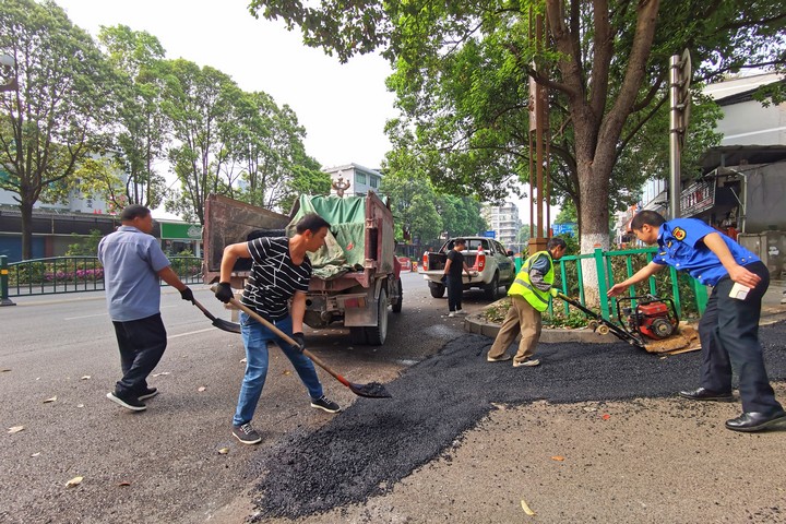市政設施“微更新” 群眾生活更舒心。