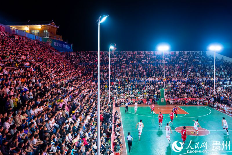 9 黔東南州凱里隊與畢節市威寧隊比賽現場。人民網記者 涂敏 攝