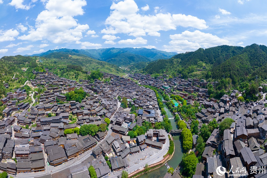 航拍貴州省黔東南州雷山縣西江千戶苗寨。人民網記者 涂敏攝