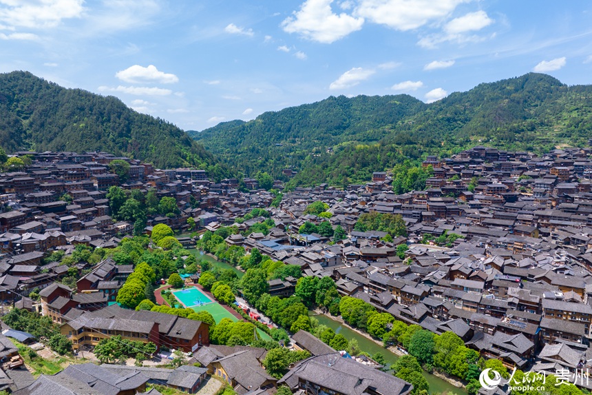 航拍貴州省黔東南州雷山縣西江千戶苗寨。人民網記者 涂敏攝