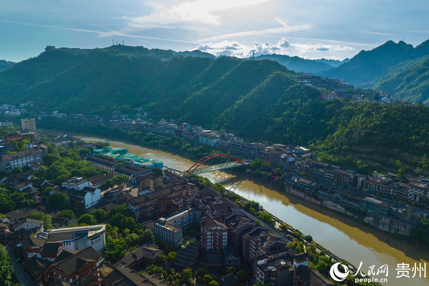 航拍仁懷市茅臺鎮。人民網 陽茜攝
