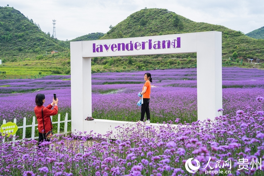 為方便游客打卡，景區(qū)打造了裝飾相框。人民網(wǎng) 陽茜攝