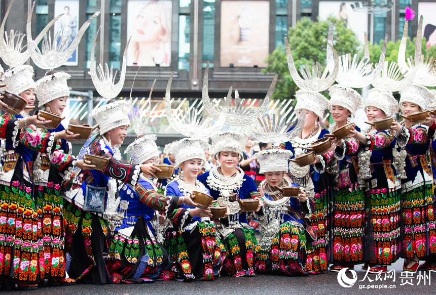 黔東南方陣帶來民俗表演。人民網記者 高華攝